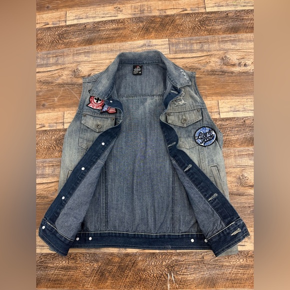 Southpole Distressed Sleeveless Denim Vest, Men's Size Medium, Assorted Patches - Picture 10 of 16